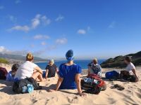 Frauen Blick übers Land