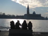 Frauen Blick übers Wasser